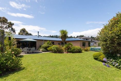 Photo of property in 57 Waicola Drive, Fitzherbert, Palmerston North, 4471