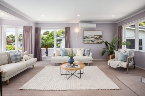Photo of property in 17 Southern Cross Crescent, Island Bay, Wellington, 6023