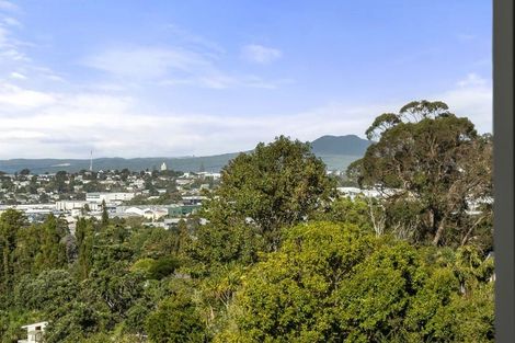 Photo of property in 1/3 Hall Road, Glenfield, Auckland, 0629