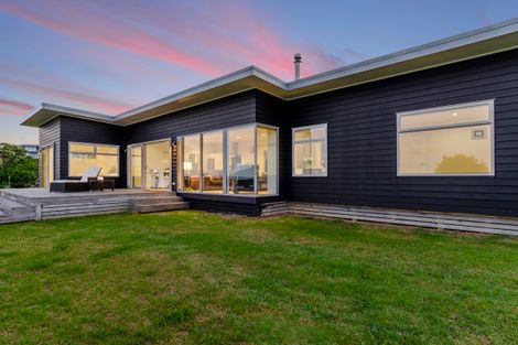 Photo of property in 22 Wonderview Road, Leigh, 0985