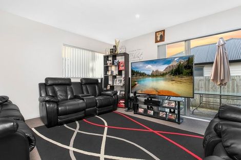 Photo of property in 98 Popokatea Drive, Takanini, 2112
