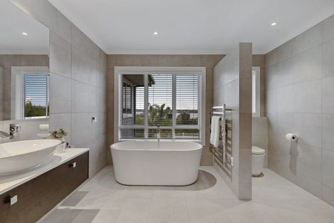 Photo of property in 13 Milano Boulevard, Karaka, Papakura, 2113