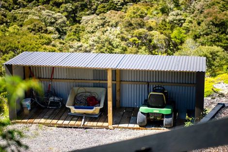 Photo of property in 77 Te Wahapu Road, Russell, 0272