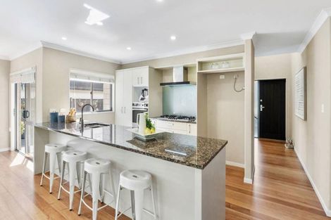 Photo of property in 18 Bur Oak Terrace, Schnapper Rock, Auckland, 0632