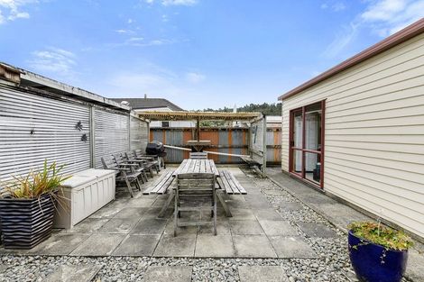 Photo of property in 302 Stokes Valley Road, Stokes Valley, Lower Hutt, 5019