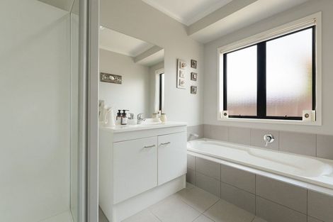 Photo of property in 4 Gina Way, Welcome Bay, Tauranga, 3112