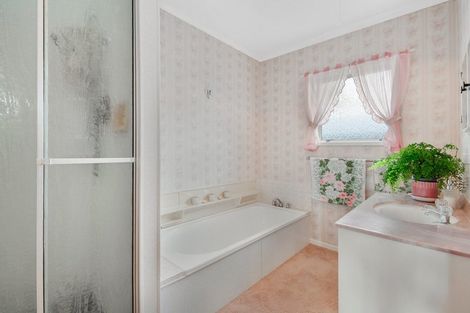 Photo of property in 50 Stanmore Bay Road, Stanmore Bay, Whangaparaoa, 0932