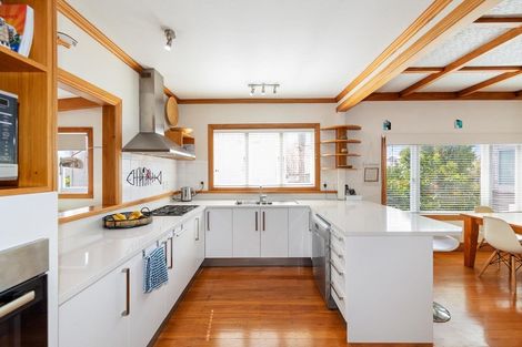 Photo of property in 10 Maranui Avenue, Point Chevalier, Auckland, 1022