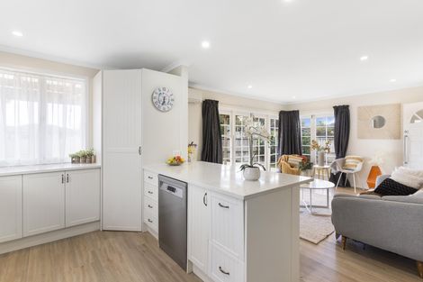 Photo of property in 1/1 Cooper Place, Papakura, 2110