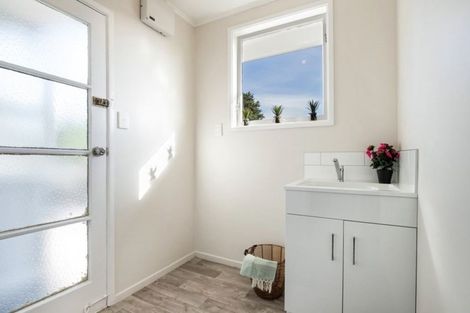 Photo of property in 5 Sutton Avenue, Mangere East, Auckland, 2024