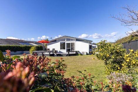 Photo of property in 11 Hadfield Place, Paraparaumu Beach, Paraparaumu, 5032