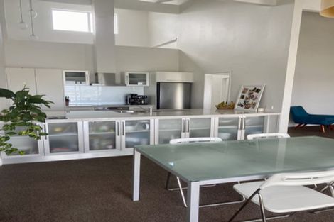 Photo of property in 2/19 Westwell Road, Belmont, Auckland, 0622