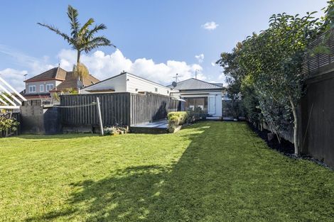 Photo of property in 32 Green Lane East, Remuera, Auckland, 1050
