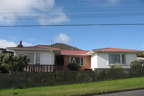 Photo of property in 44 Kenmore Street, Newlands, Wellington, 6037