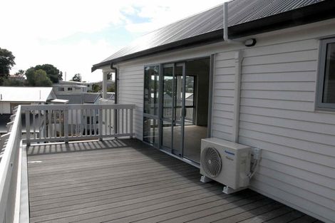 Photo of property in 2/27 Powell Street, Avondale, Auckland, 1026