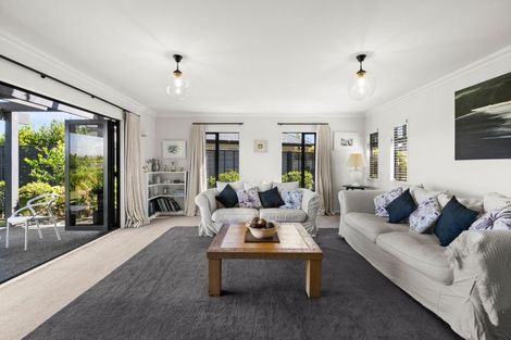 Photo of property in 65 Hikanui Drive, Havelock North, 4130