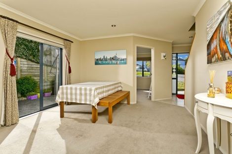 Photo of property in 20 Sonoma Crescent, Oteha, Auckland, 0632