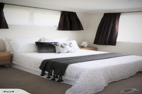 Photo of property in 2 Hay Street, Ebdentown, Upper Hutt, 5018