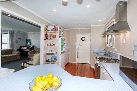 Photo of property in 14 Karaka Street, Merrilands, New Plymouth, 4312