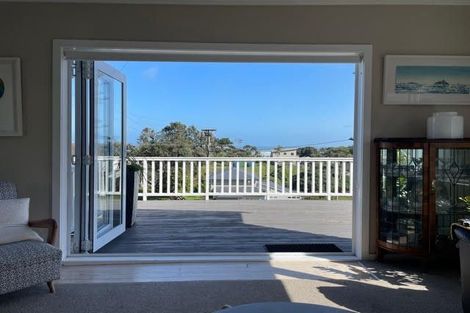 Photo of property in 10 Domain Crescent, Muriwai, Waimauku, 0881