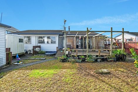 Photo of property in 14 Seaward Place, Wattle Downs, Auckland, 2103
