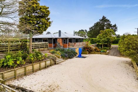 Photo of property in 8 Clearview Road, Lepperton, New Plymouth, 4373