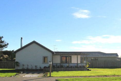 Photo of property in 25 Health Camp Road, Otaki Beach, Otaki, 5512