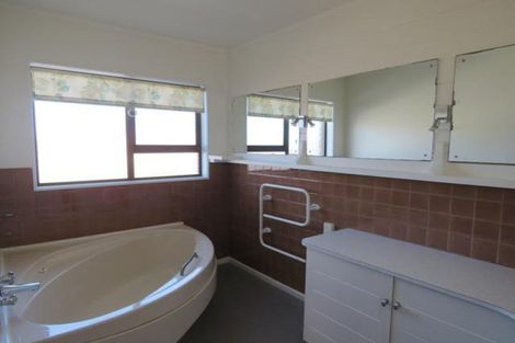 Photo of property in 19 Kellyville Heights, Merrilands, New Plymouth, 4312