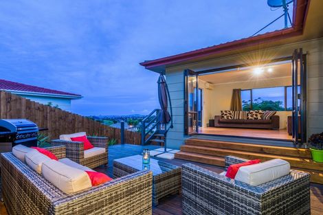 Photo of property in 16 Frosses Place, Massey, Auckland, 0614