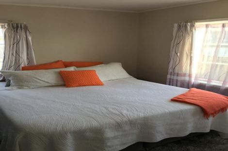 Photo of property in 4 Kirrie Avenue, Te Atatu South, Auckland, 0610