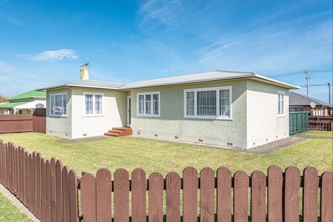 Photo of property in 4 Mosston Road, Castlecliff, Whanganui, 4501