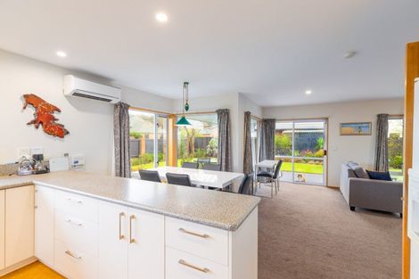 Photo of property in 2 Millcroft Place, Parklands, Christchurch, 8083