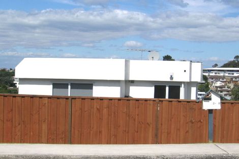 Photo of property in 2/28 Jellicoe Road, Murrays Bay, Auckland, 0630