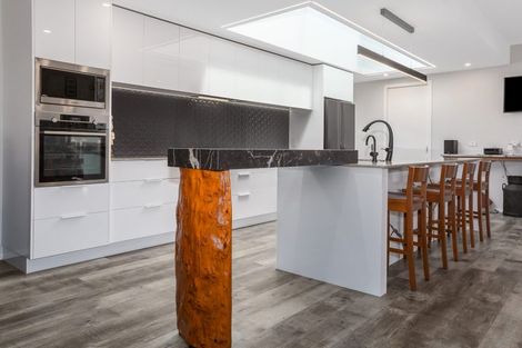 Photo of property in 55 Queen Charlotte Drive, Aotea, Porirua, 5024