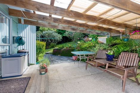 Photo of property in 68 Rauhuia Crescent, Parau, Auckland, 0604