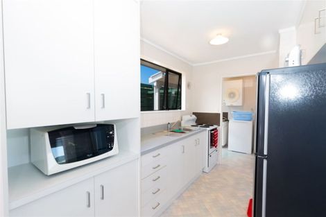 Photo of property in 8a Chapman Street, Newlands, Wellington, 6037
