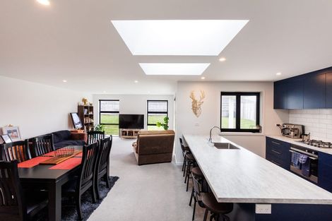 Photo of property in 3 Sardinia Grove, Fitzherbert, Palmerston North, 4410