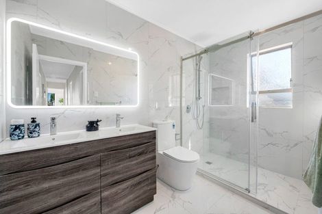 Photo of property in 4 Burlington Place, Manurewa, Auckland, 2102