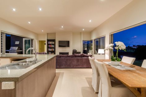 Photo of property in 22 Wonderview Road, Leigh, 0985