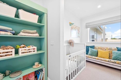 Photo of property in 12 Sandpiper Avenue, Point Wells, 0986