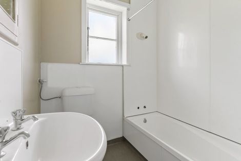 Photo of property in 48 Walmer Road, Point Chevalier, Auckland, 1022