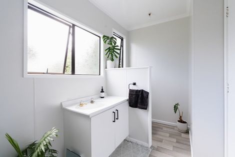 Photo of property in 31 Lake View Street, Waihola, Milton, 9073