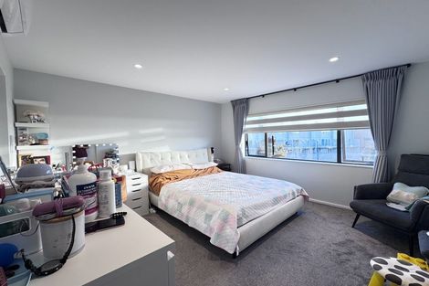 Photo of property in 48 Bordeaux Parade, Te Atatu South, Auckland, 0610