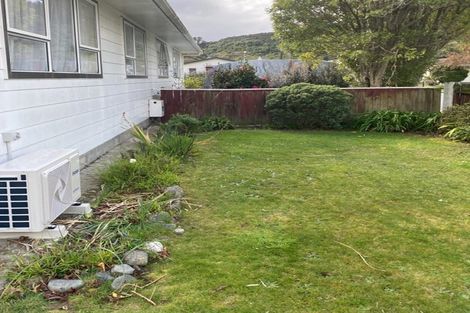 Photo of property in 2 Garnet Grove, Birchville, Upper Hutt, 5018