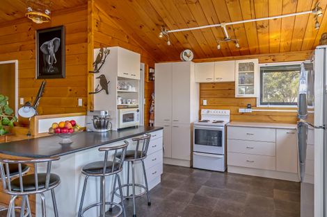 Photo of property in 1394 Whangaparaoa Road, Army Bay, Whangaparaoa, 0930