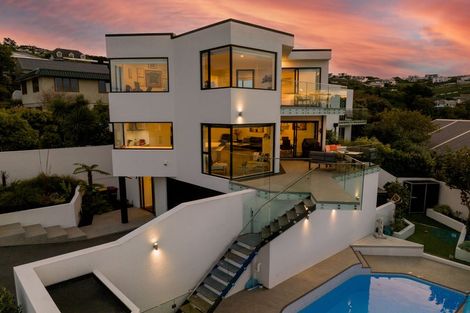 Photo of property in 2/60 Moncks Spur Road, Redcliffs, Christchurch, 8081