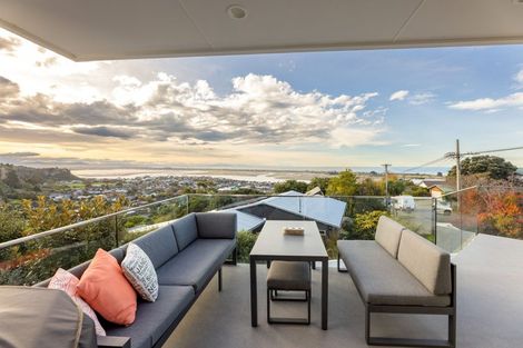 Photo of property in 2/60 Moncks Spur Road, Redcliffs, Christchurch, 8081