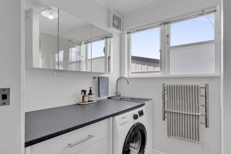 Photo of property in 1 Moule Place, Fairfield, Hamilton, 3214