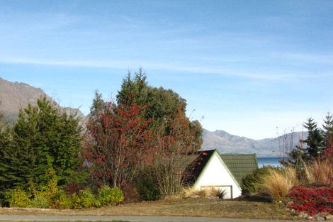 Photo of property in 90 Cedar Drive, Kelvin Heights, Queenstown, 9300