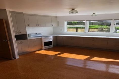 Photo of property in 15 Ellesmere Crescent, Pakuranga Heights, Auckland, 2010